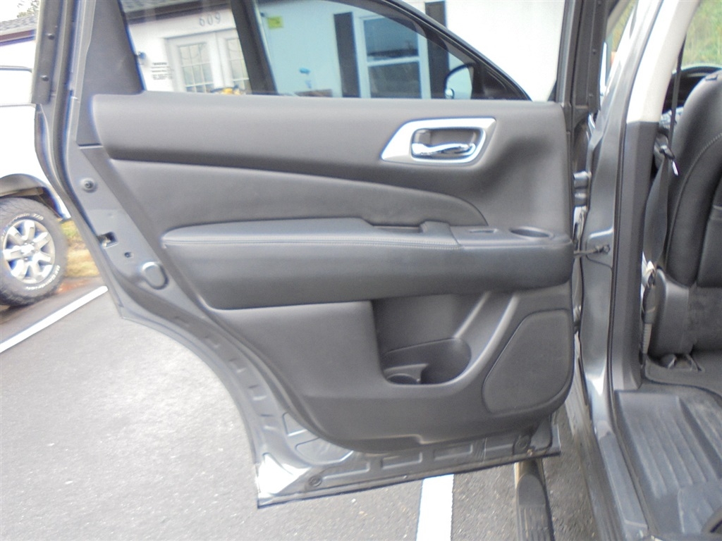 Nissan Pathfinder 2WD 4dr Platinum 2016