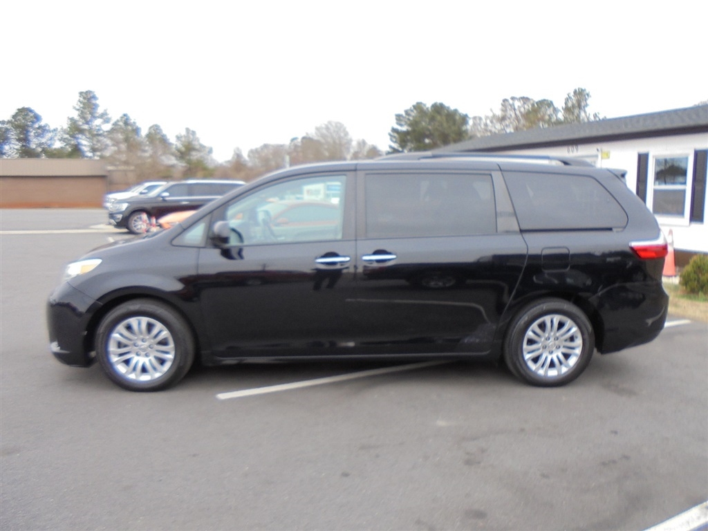 Toyota Sienna 5dr 8-Pass Van XLE FWD (Natl) 2016