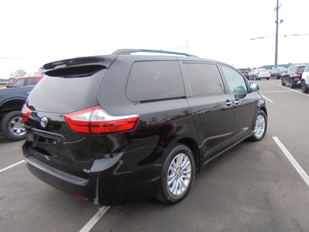 Toyota Sienna 5dr 8-Pass Van XLE FWD (Natl) 2016