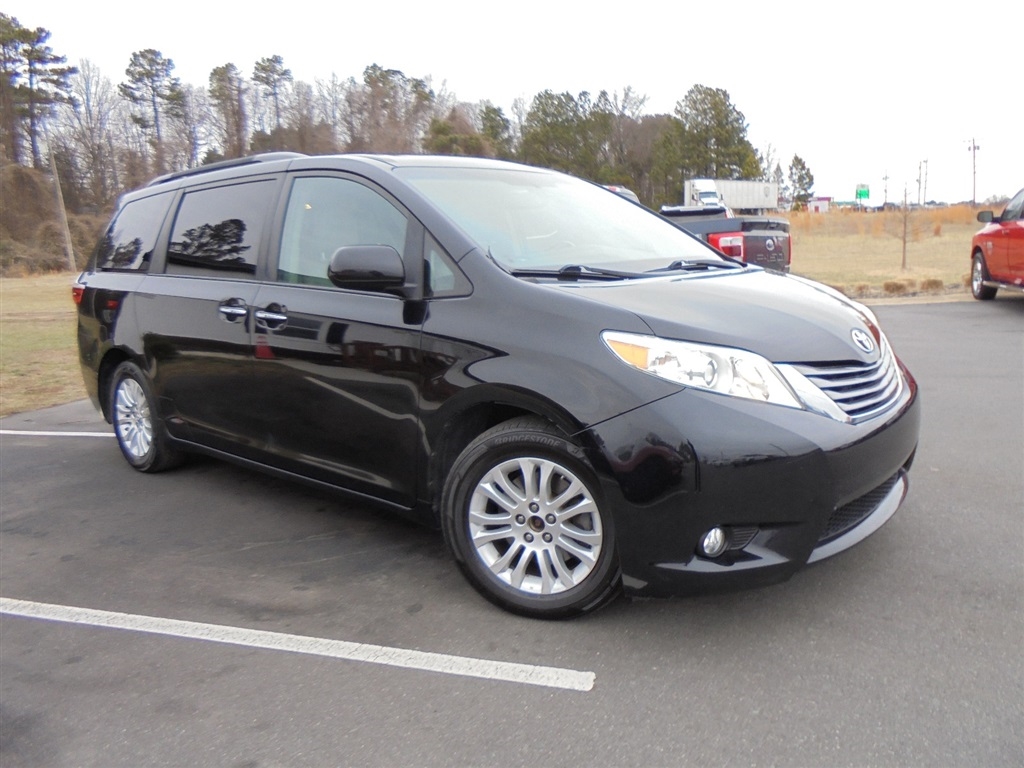 Toyota Sienna 5dr 8-Pass Van XLE FWD (Natl) 2016