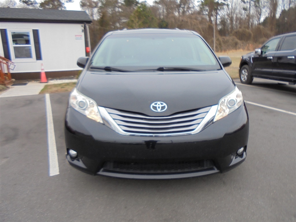 Toyota Sienna 5dr 8-Pass Van XLE FWD (Natl) 2016