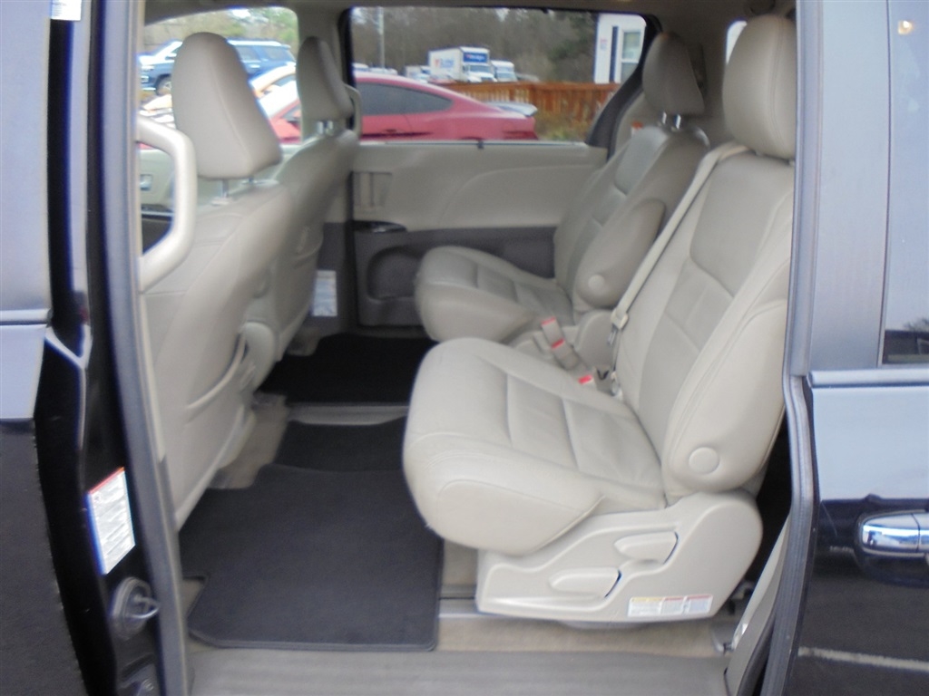 Toyota Sienna 5dr 8-Pass Van XLE FWD (Natl) 2016