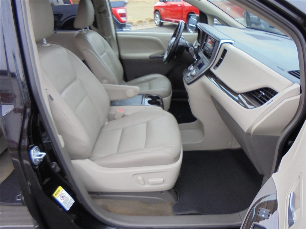 Toyota Sienna 5dr 8-Pass Van XLE FWD (Natl) 2016