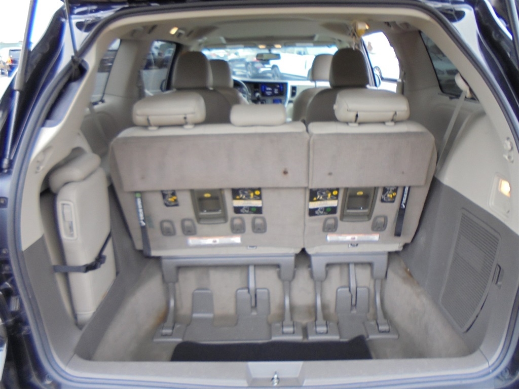 Toyota Sienna 5dr 8-Pass Van XLE FWD (Natl) 2016