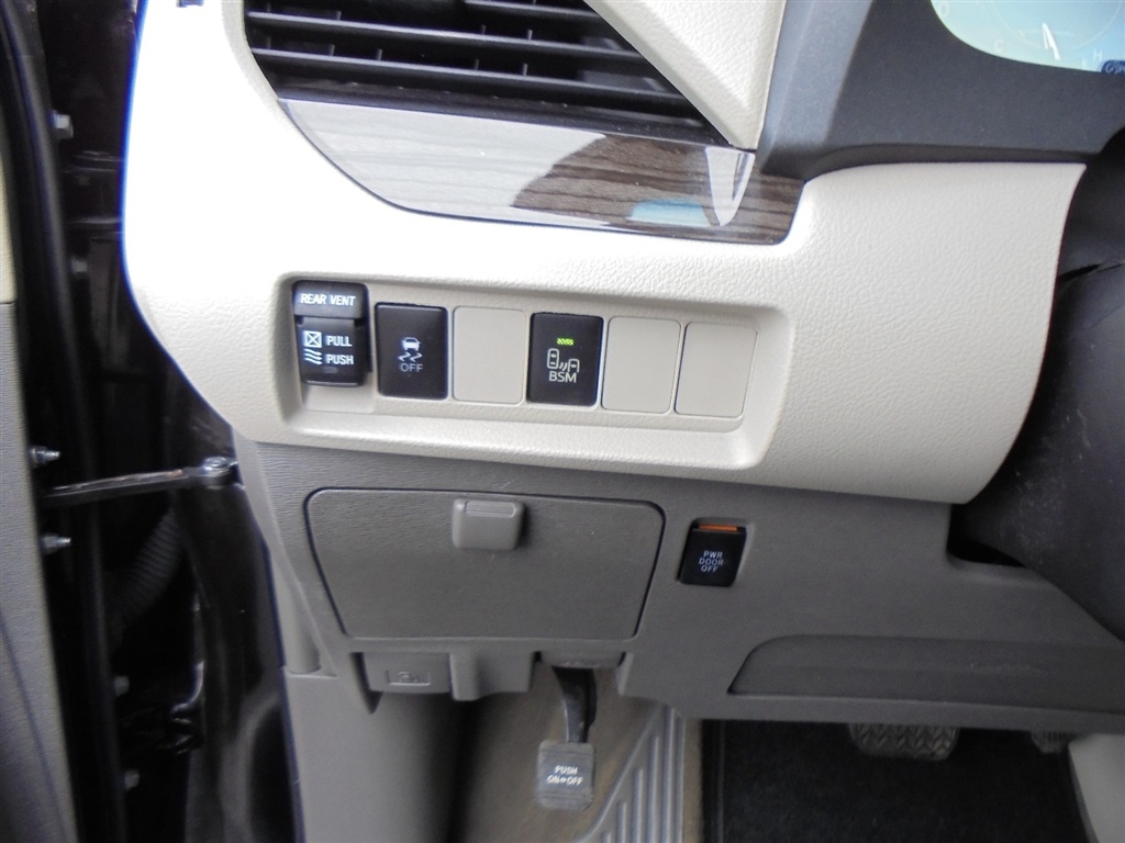 Toyota Sienna 5dr 8-Pass Van XLE FWD (Natl) 2016