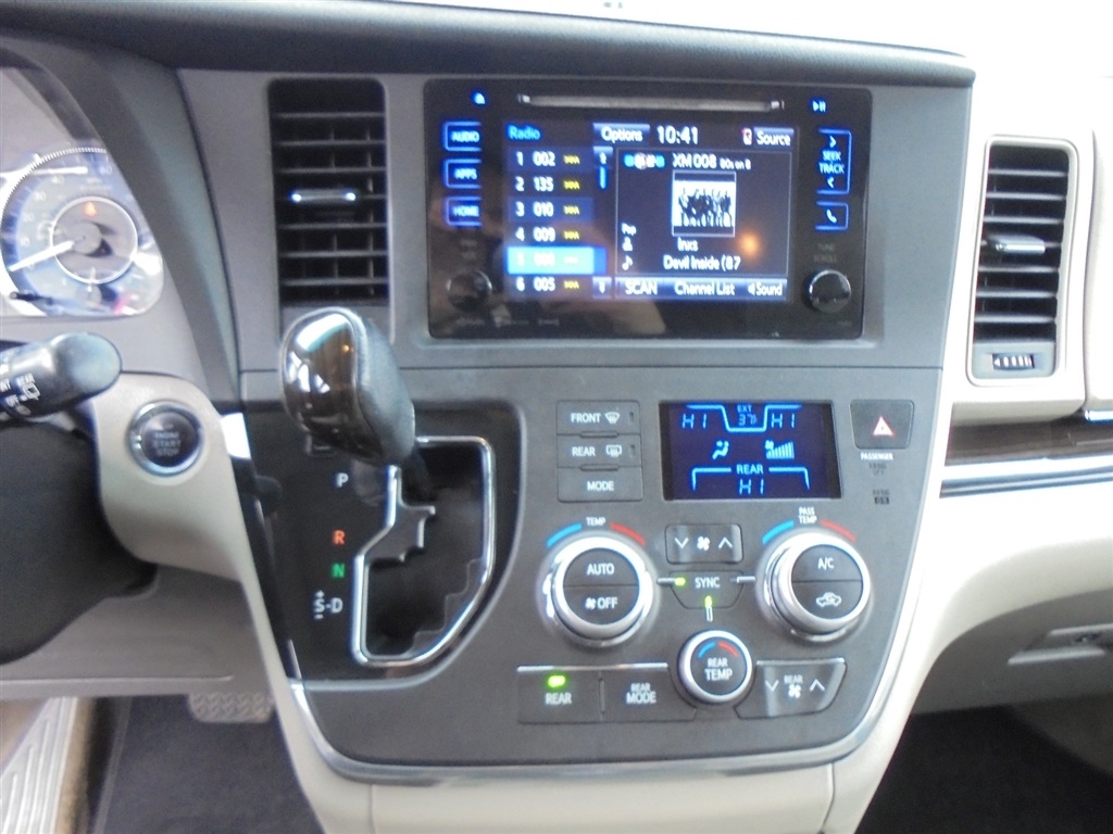 Toyota Sienna 5dr 8-Pass Van XLE FWD (Natl) 2016