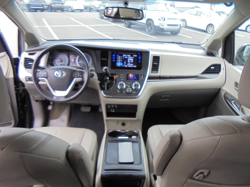 Toyota Sienna 5dr 8-Pass Van XLE FWD (Natl) 2016