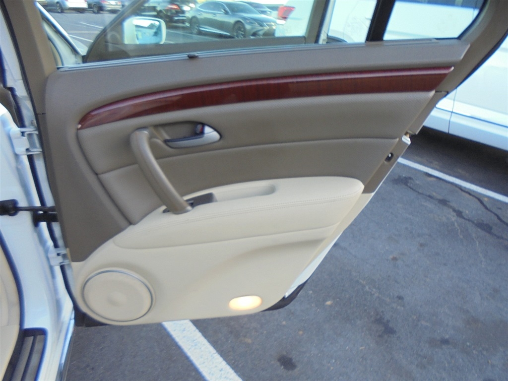 Acura RL 4dr Sdn Tech Pkg (Natl) 2009