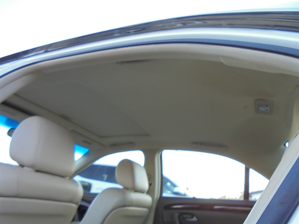 Acura RL 4dr Sdn Tech Pkg (Natl) 2009