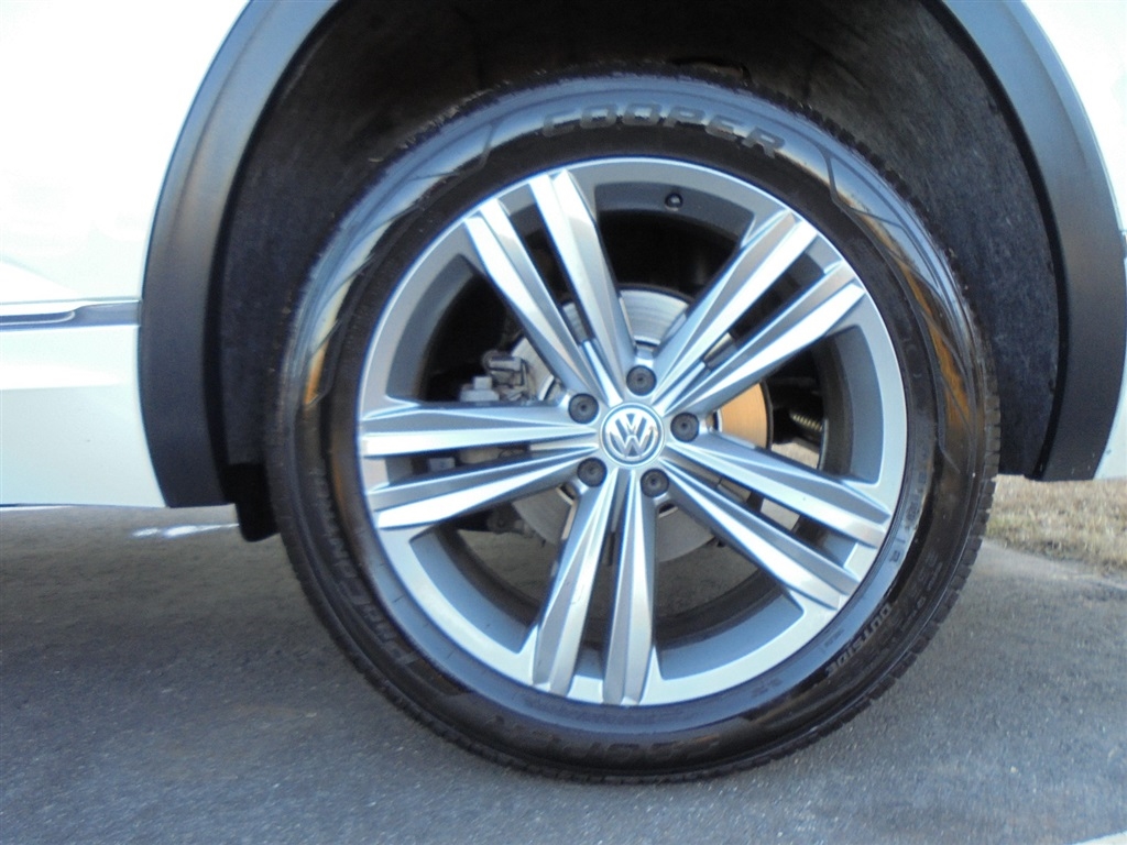 Volkswagen Atlas 3.6L V6 SE w/Technology R-Line 4MOTION 2019