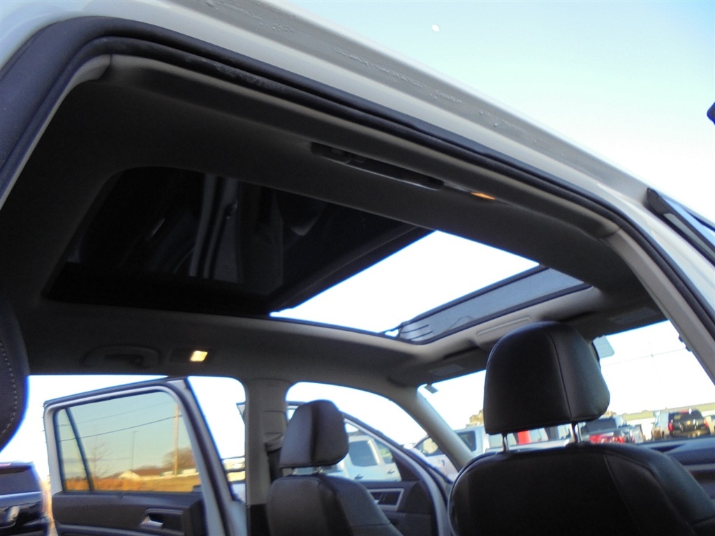 Volkswagen Atlas 3.6L V6 SE w/Technology R-Line 4MOTION 2019