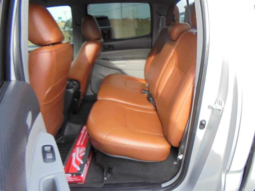 Toyota Tacoma 2WD Double Cab V6 AT PreRunner (Natl) 2013