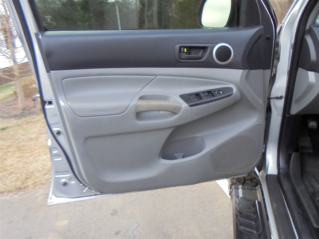 Toyota Tacoma 2WD Double Cab V6 AT PreRunner (Natl) 2013