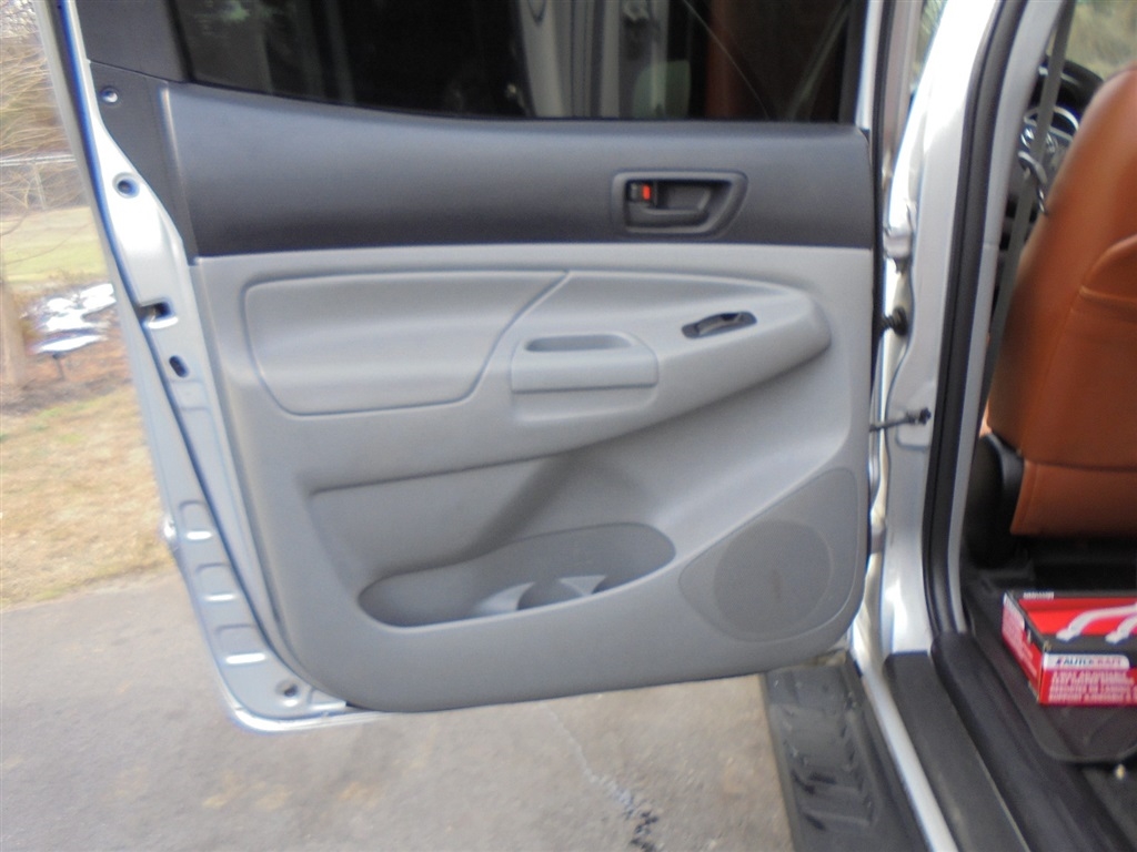 Toyota Tacoma 2WD Double Cab V6 AT PreRunner (Natl) 2013