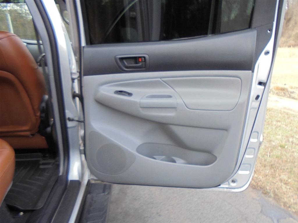 Toyota Tacoma 2WD Double Cab V6 AT PreRunner (Natl) 2013