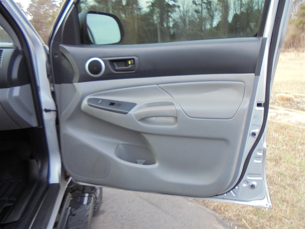 Toyota Tacoma 2WD Double Cab V6 AT PreRunner (Natl) 2013