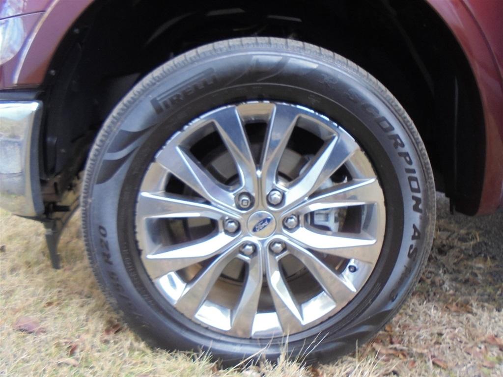 Ford F-150 4WD SuperCrew 145" Lariat 2017