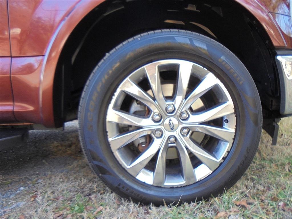 Ford F-150 4WD SuperCrew 145" Lariat 2017