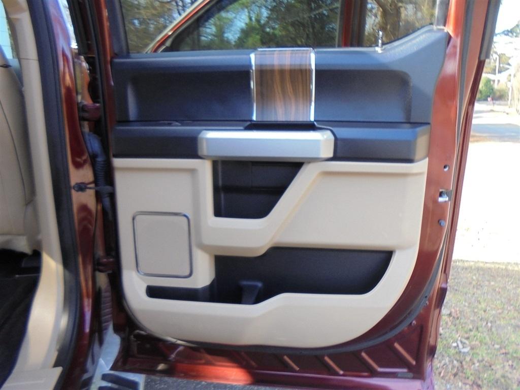 Ford F-150 4WD SuperCrew 145" Lariat 2017