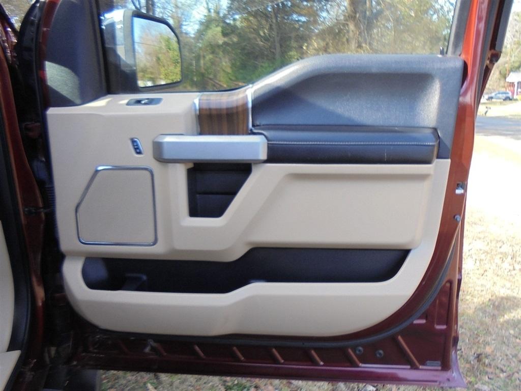 Ford F-150 4WD SuperCrew 145" Lariat 2017