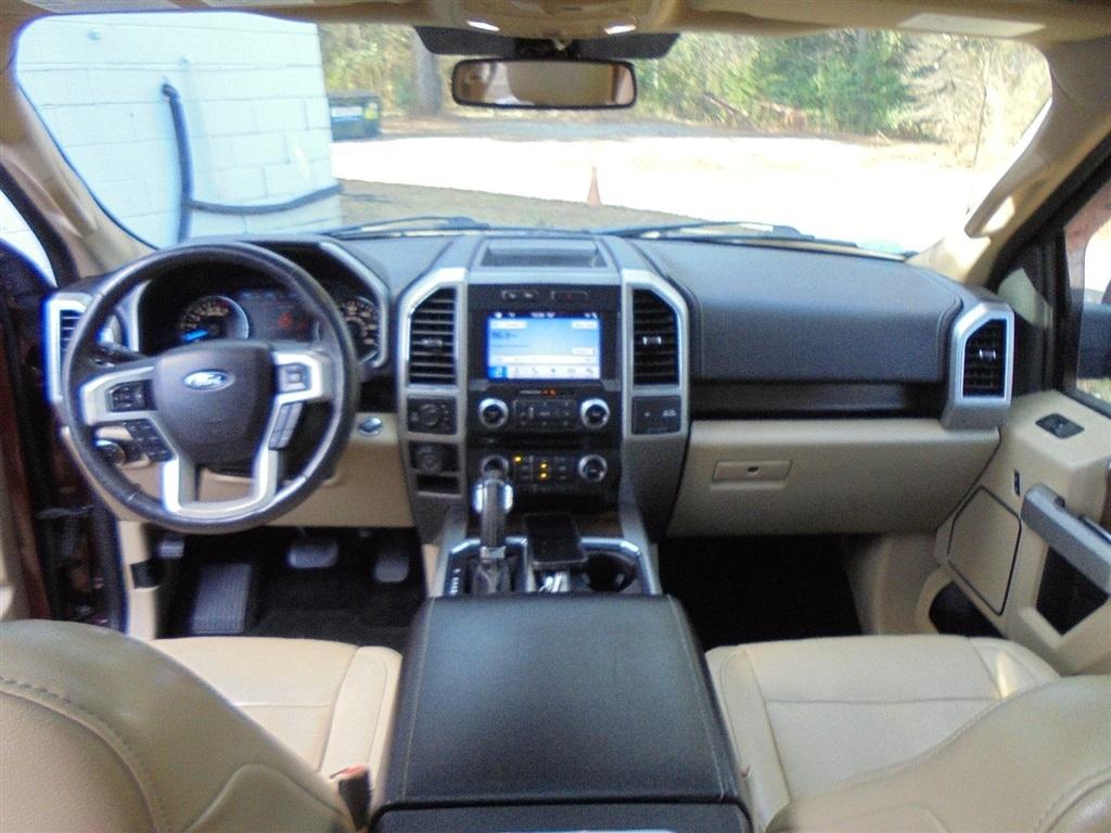 Ford F-150 4WD SuperCrew 145" Lariat 2017