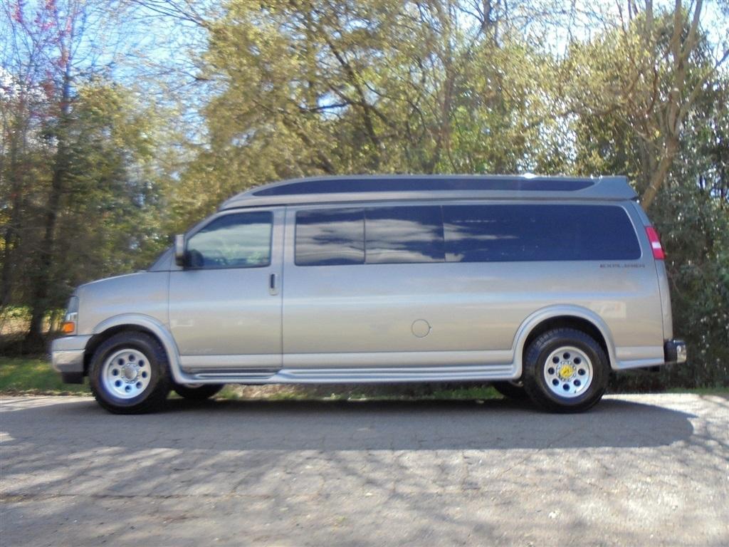 Chevrolet Express Passenger RWD 3500 155" LT 2018