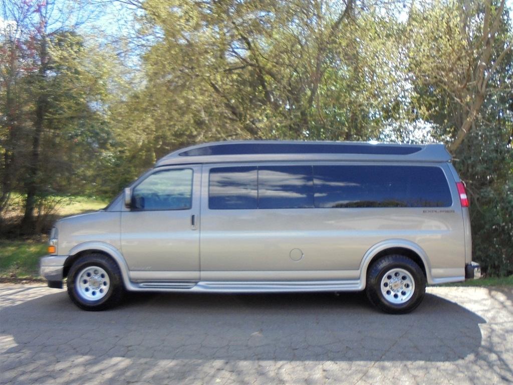 Chevrolet Express Passenger RWD 3500 155" LT 2018