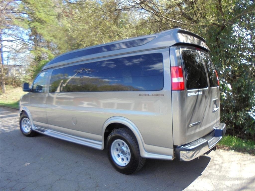 Chevrolet Express Passenger RWD 3500 155" LT 2018
