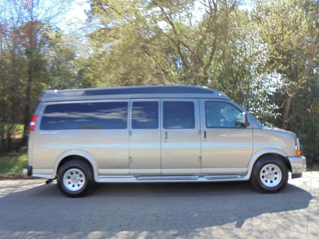 Chevrolet Express Passenger RWD 3500 155" LT 2018