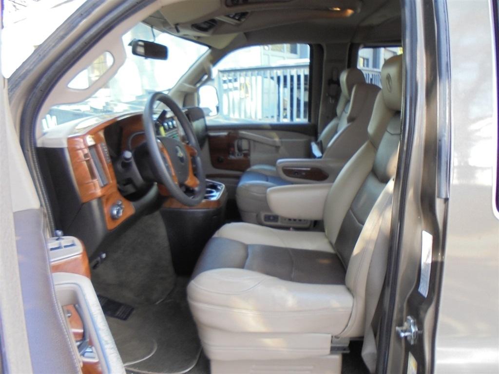 Chevrolet Express Passenger RWD 3500 155" LT 2018