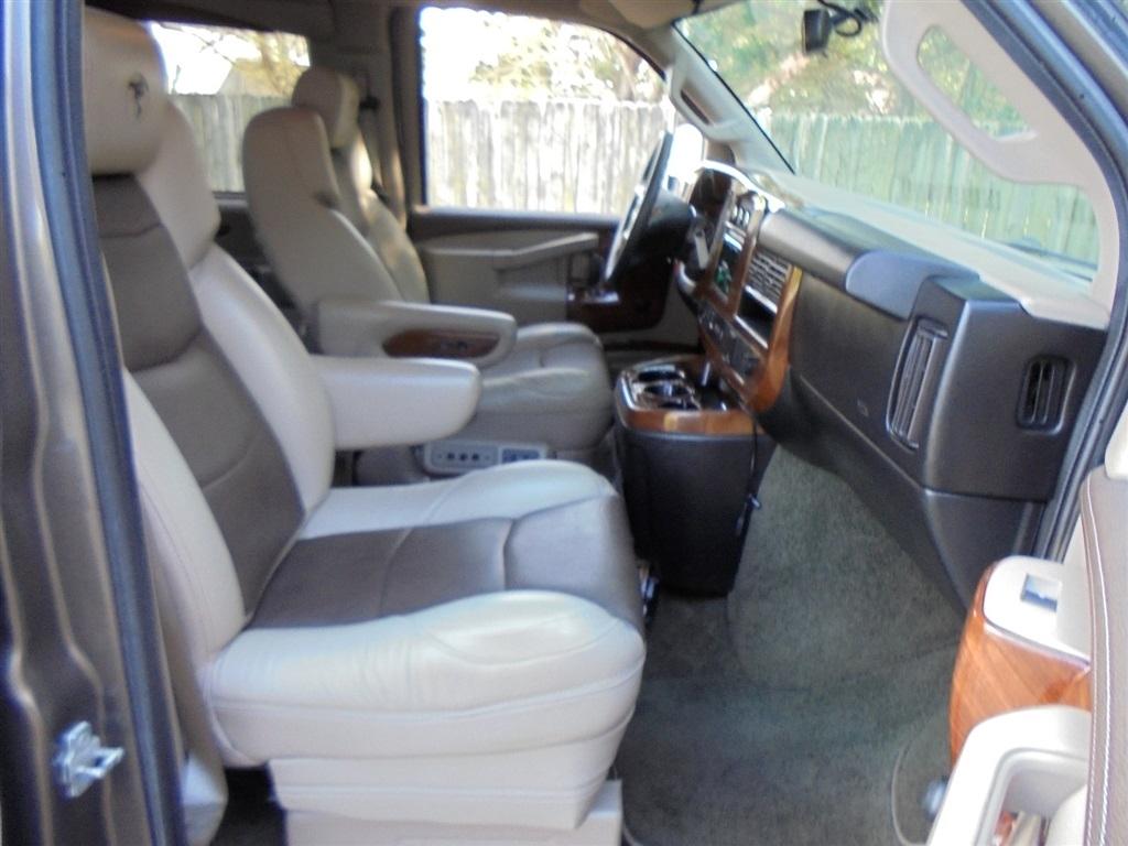 Chevrolet Express Passenger RWD 3500 155" LT 2018