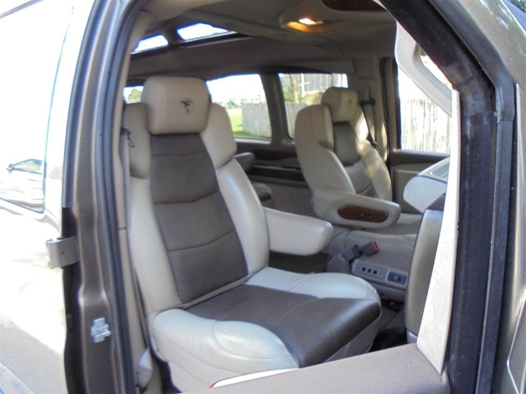 Chevrolet Express Passenger RWD 3500 155" LT 2018