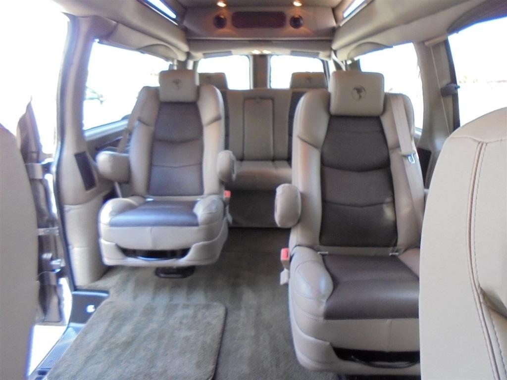 Chevrolet Express Passenger RWD 3500 155" LT 2018