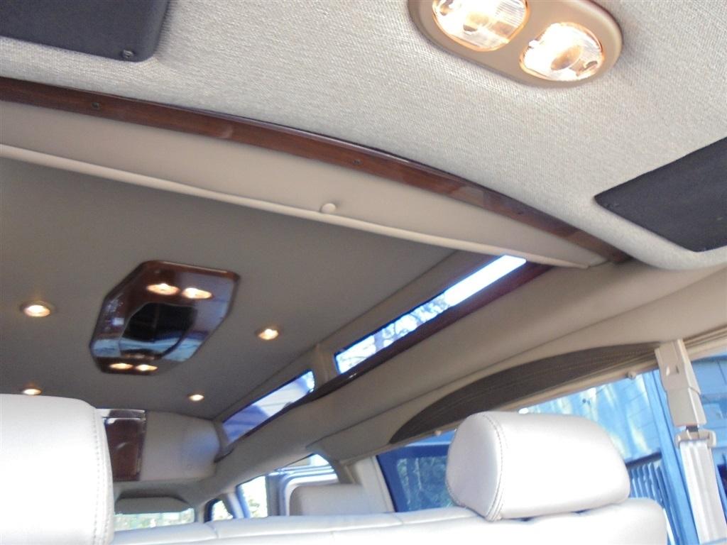 Chevrolet Express Passenger RWD 3500 155" LT 2018