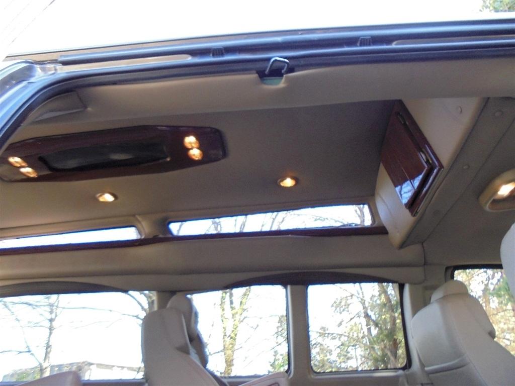 Chevrolet Express Passenger RWD 3500 155" LT 2018