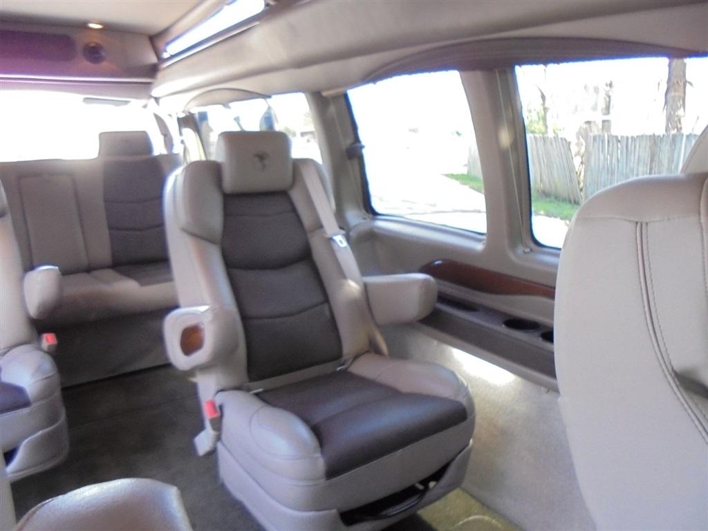 Chevrolet Express Passenger RWD 3500 155" LT 2018