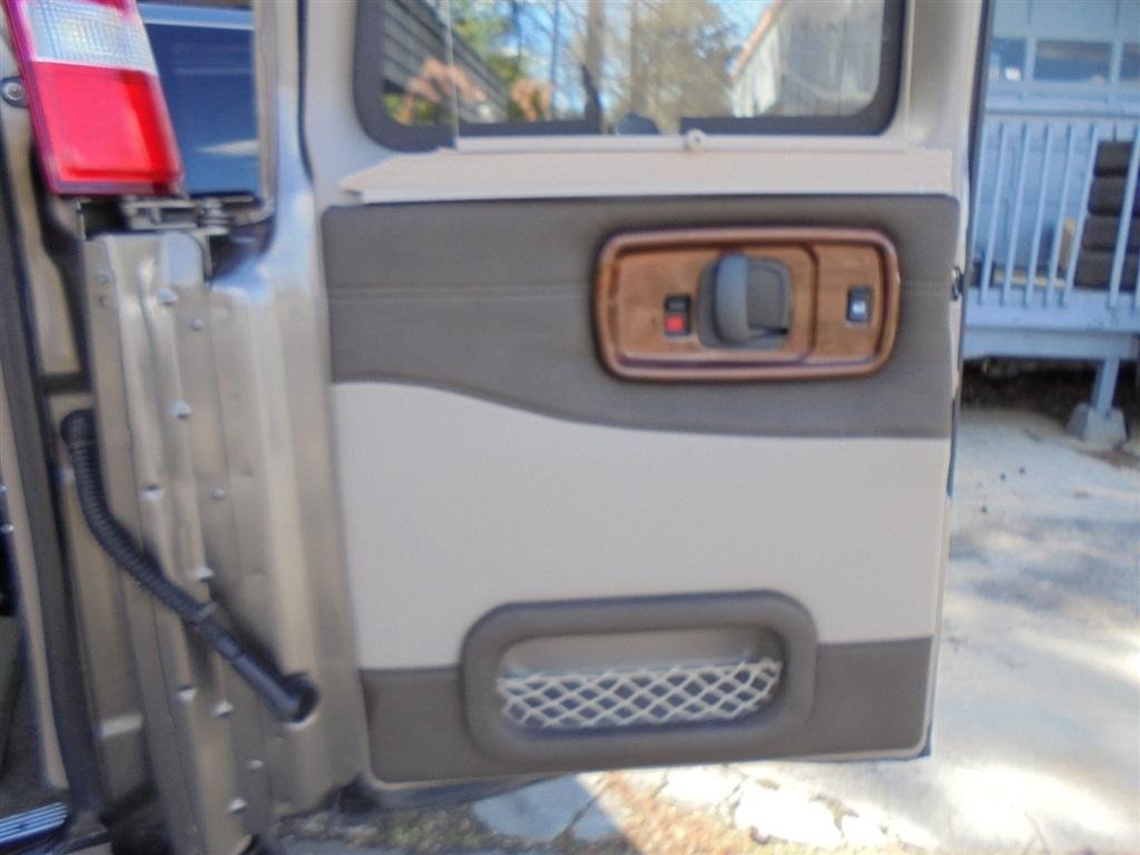 Chevrolet Express Passenger RWD 3500 155" LT 2018