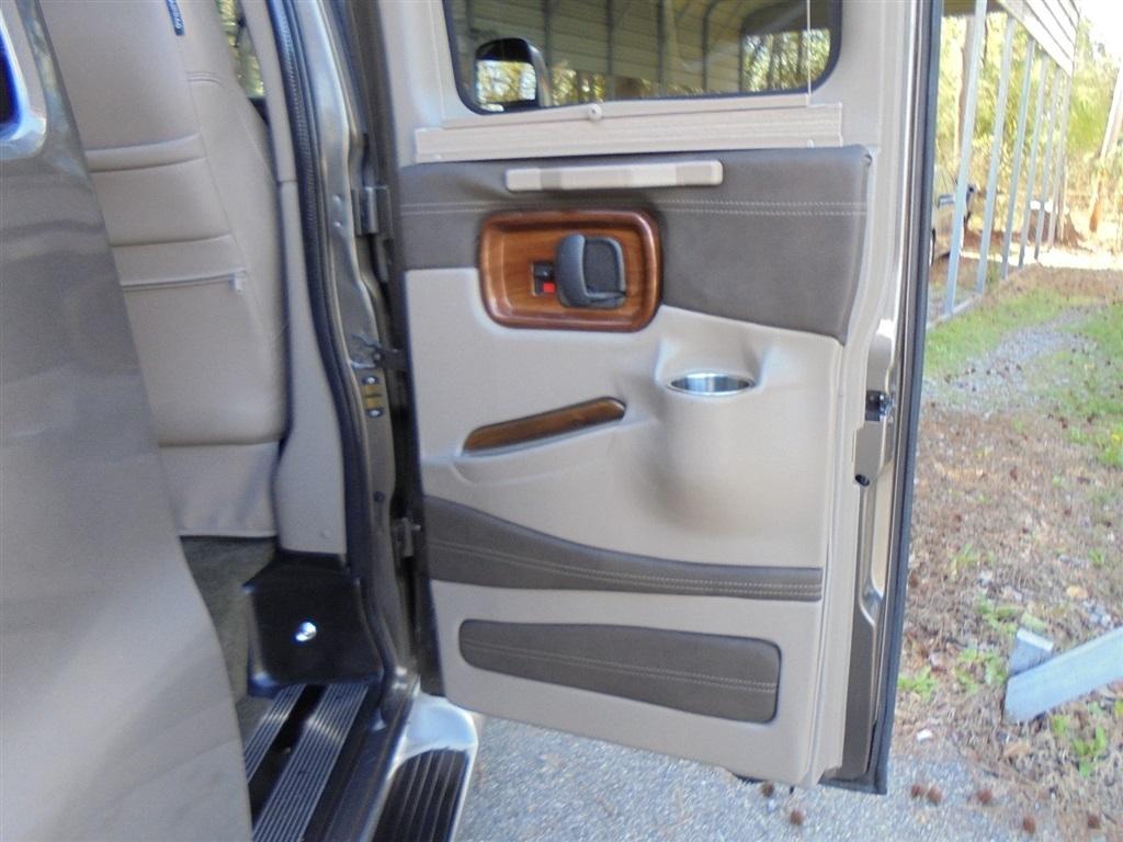 Chevrolet Express Passenger RWD 3500 155" LT 2018