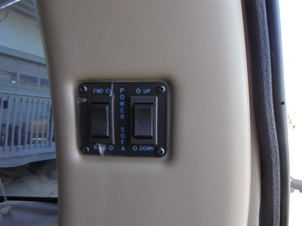 Chevrolet Express Passenger RWD 3500 155" LT 2018