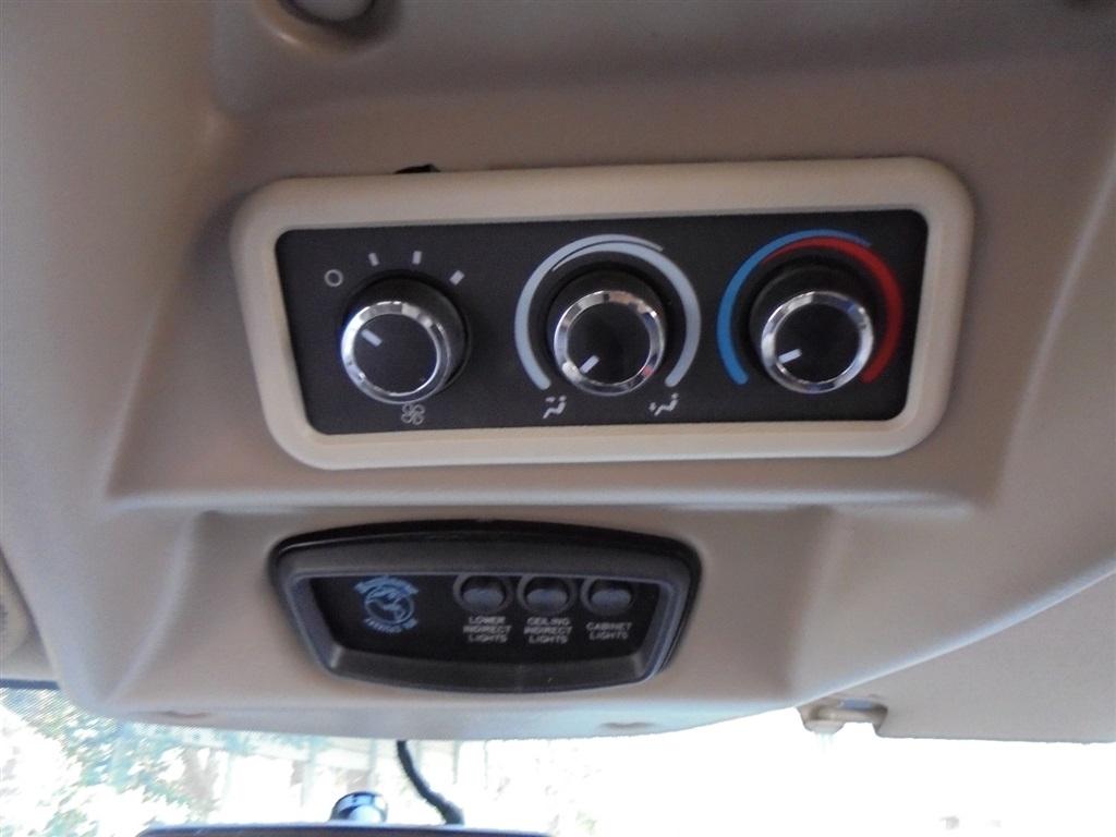 Chevrolet Express Passenger RWD 3500 155" LT 2018