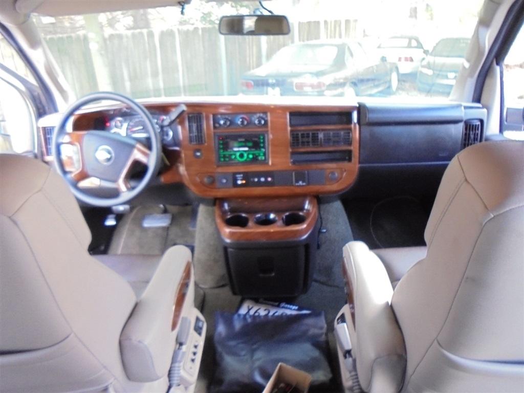 Chevrolet Express Passenger RWD 3500 155" LT 2018