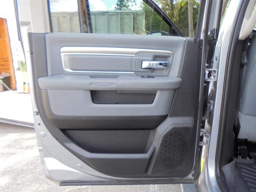 RAM 1500 Classic SLT 4x2 Crew Cab 6'4" Box 2020