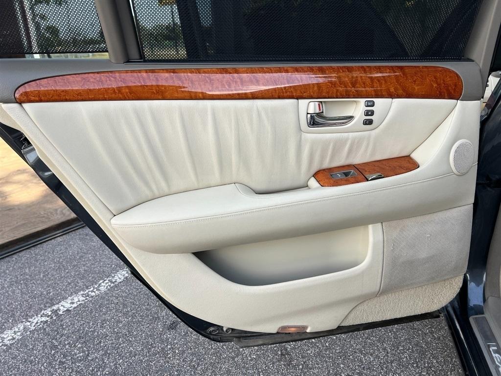 Lexus LS 430 Sedan 2006