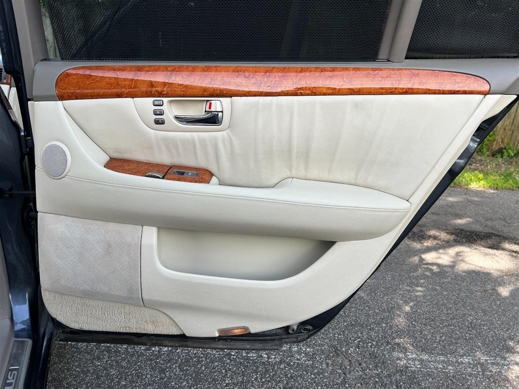 Lexus LS 430 Sedan 2006