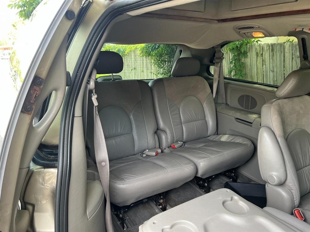 Chrysler Town & Country 4dr Limited FWD 2003
