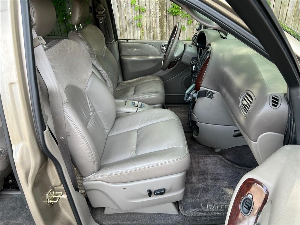 Chrysler Town & Country 4dr Limited FWD 2003