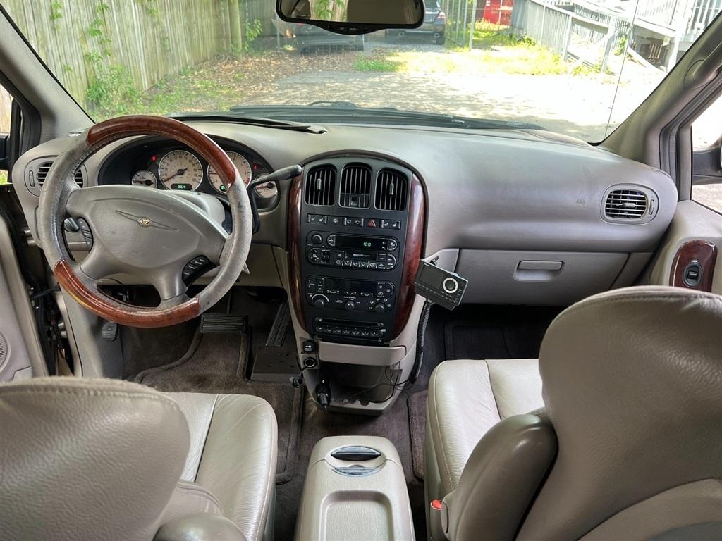 Chrysler Town & Country 4dr Limited FWD 2003