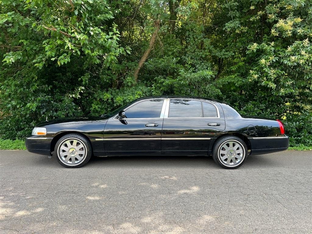Lincoln Town Car 4dr Sdn Signature L 2011