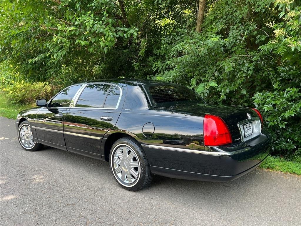 Lincoln Town Car 4dr Sdn Signature L 2011