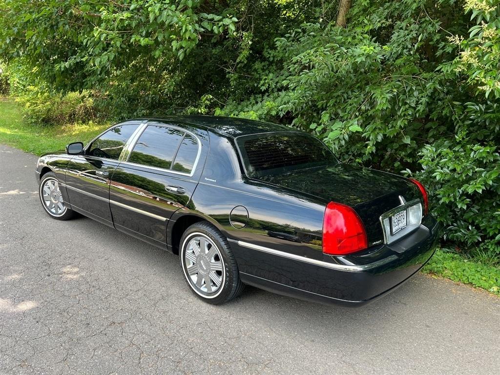 Lincoln Town Car 4dr Sdn Signature L 2011
